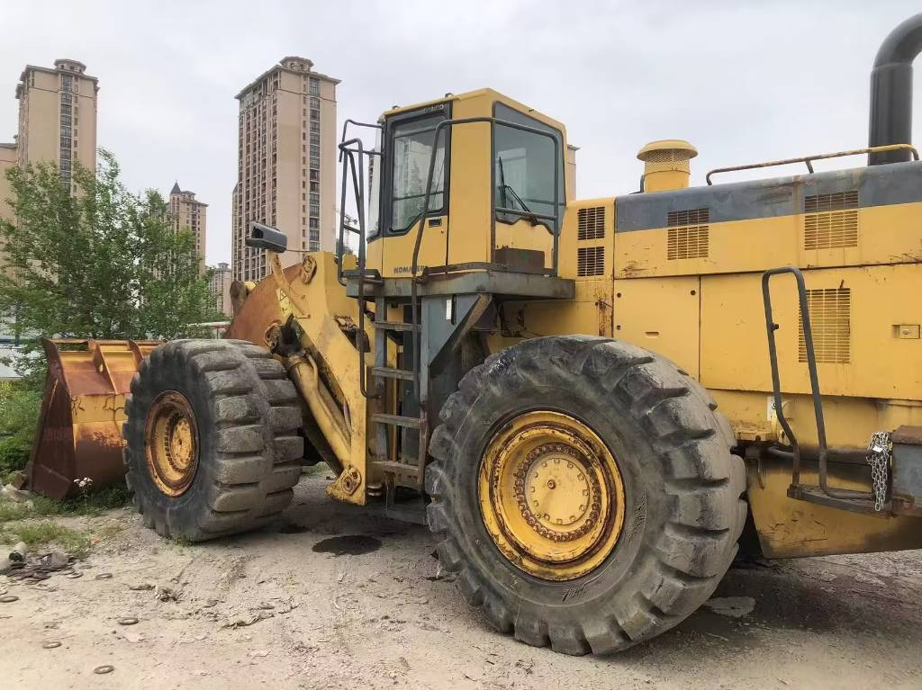 Komatsu WA 600-3 - Chargeuse sur pneus: photos 2 Komatsu WA 600-3 - Chargeuse sur pneus: photos 2