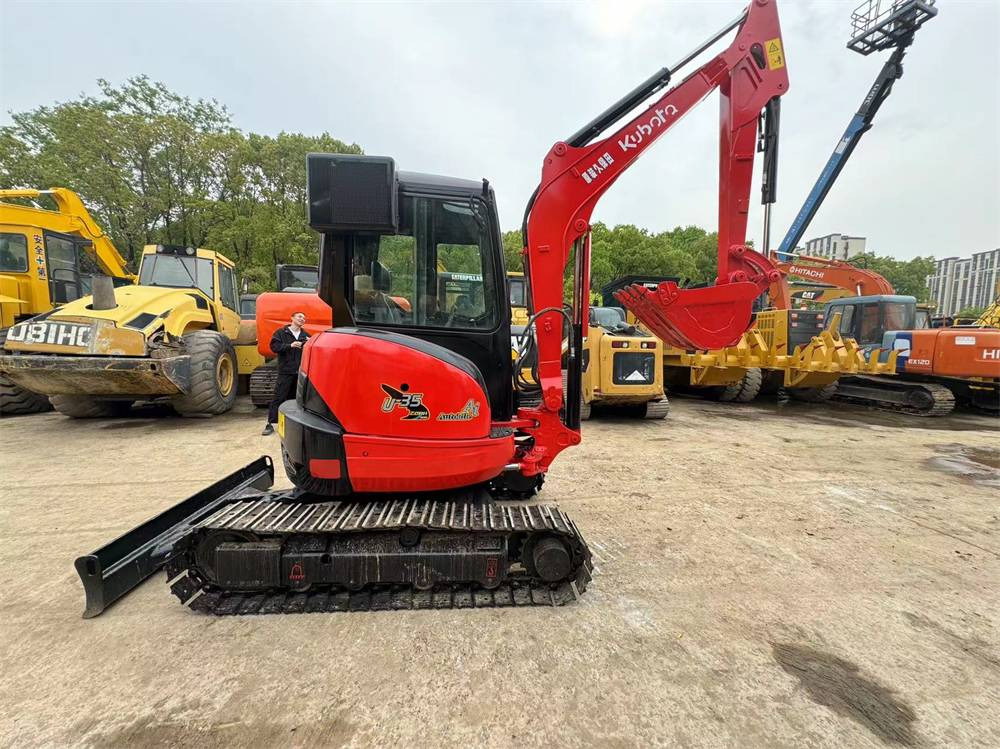 Kubota U 35-3 - Mini pelle: photos 1 Kubota U 35-3 - Mini pelle: photos 1