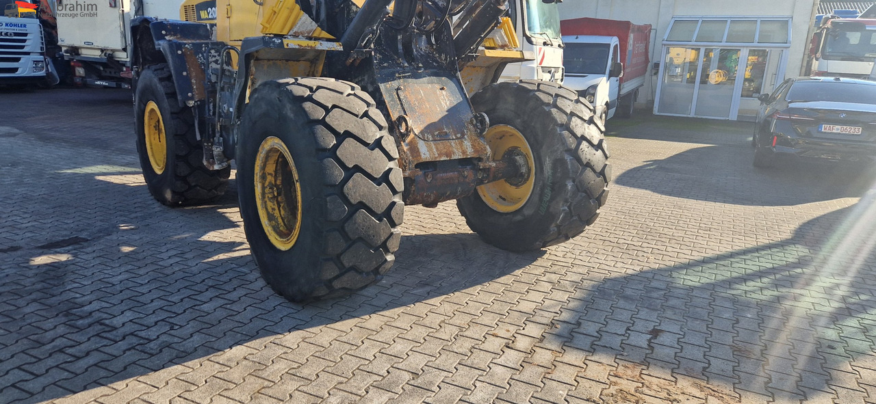 Komatsu WA 200 technisch ok. technische Wartung beim Komatsu Service - Chargeuse sur pneus: photos 3 Komatsu WA 200 technisch ok. technische Wartung beim Komatsu Service - Chargeuse sur pneus: photos 3