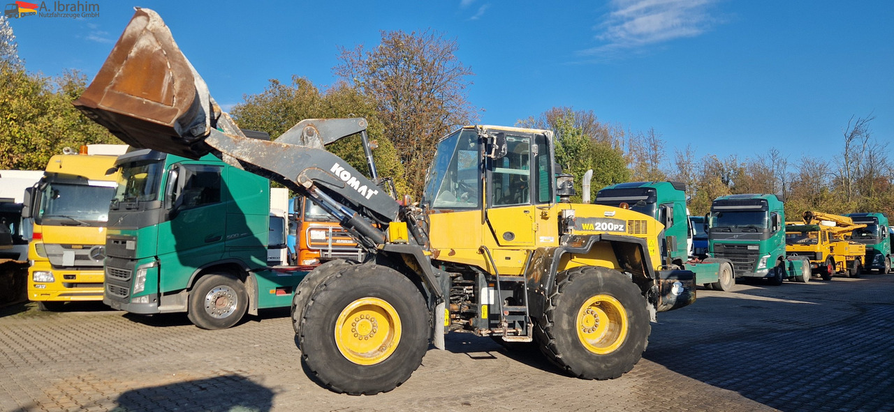 Komatsu WA 200 technisch ok. technische Wartung beim Komatsu Service - Chargeuse sur pneus: photos 1 Komatsu WA 200 technisch ok. technische Wartung beim Komatsu Service - Chargeuse sur pneus: photos 1