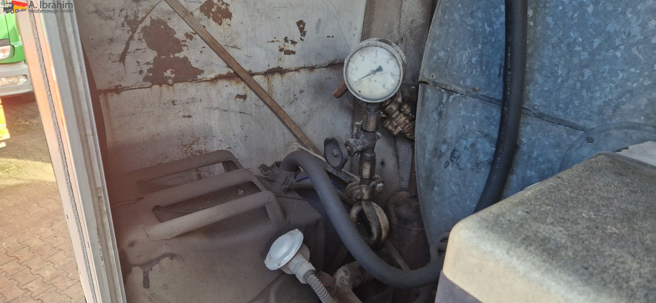 MAN TGA Asphaltspritze Schäfer 20 000 Liters - Camion citerne: photos 3 MAN TGA Asphaltspritze Schäfer 20 000 Liters - Camion citerne: photos 3