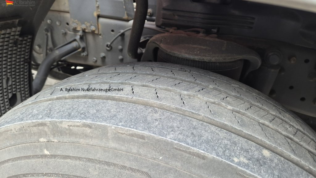 Mercedes-Benz 1833 HIAB Kran, Funk FB Scheckheft gepflegt bei Mercedes - Camion plateau, Camion grue: photos 4 Mercedes-Benz 1833 HIAB Kran, Funk FB Scheckheft gepflegt bei Mercedes - Camion plateau, Camion grue: photos 4