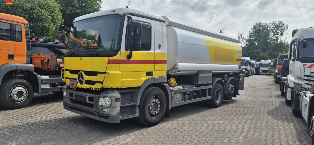Mercedes-Benz 2536 L 3 Kammer 19500 L Oben Unten Befüllung - Camion citerne: photos 1 Mercedes-Benz 2536 L 3 Kammer 19500 L Oben Unten Befüllung - Camion citerne: photos 1