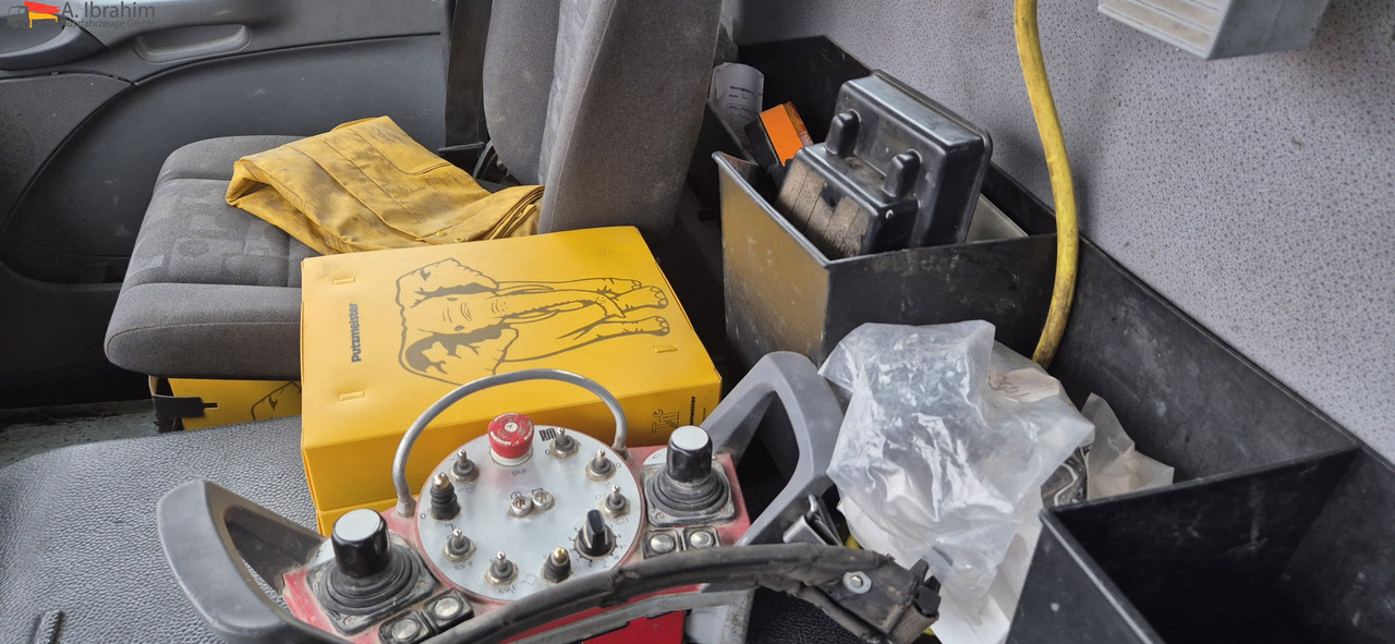 Mercedes-Benz 3241 PM 21-3 Liebherr 7 cbm PUMI Putzmeister Liebherr - Camion malaxeur pompe: photos 3 Mercedes-Benz 3241 PM 21-3 Liebherr 7 cbm PUMI Putzmeister Liebherr - Camion malaxeur pompe: photos 3