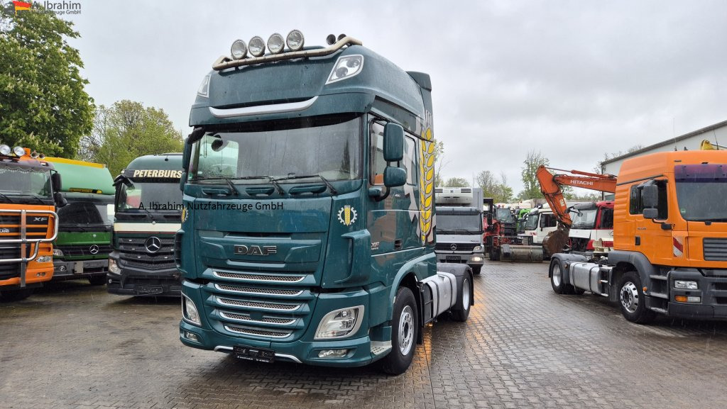 Daf XF460 FT Spoiler, Kipphydr., Retarder, Standklima deutsches Fahrzeug 1. Hand - Tracteur routier: photos 1 Daf XF460 FT Spoiler, Kipphydr., Retarder, Standklima deutsches Fahrzeug 1. Hand - Tracteur routier: photos 1