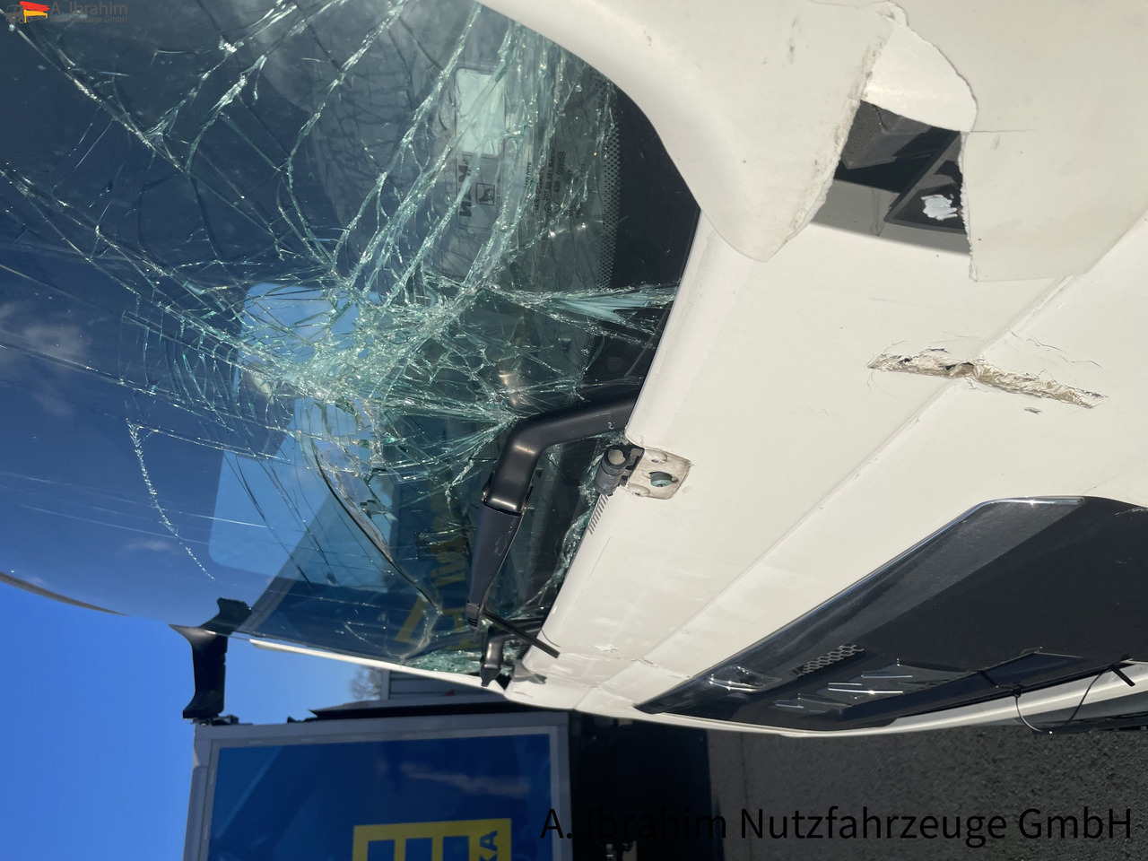 Véhicule utilitaire MAN TGL 8.150 4X2 BL Unfallschaden bedingt fahrbereit, Motor ok: photos 13 Véhicule utilitaire MAN TGL 8.150 4X2 BL Unfallschaden bedingt fahrbereit, Motor ok: photos 13