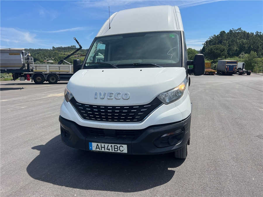 Iveco 35C16HA8V - Fourgon utilitaire: photos 2 Iveco 35C16HA8V - Fourgon utilitaire: photos 2