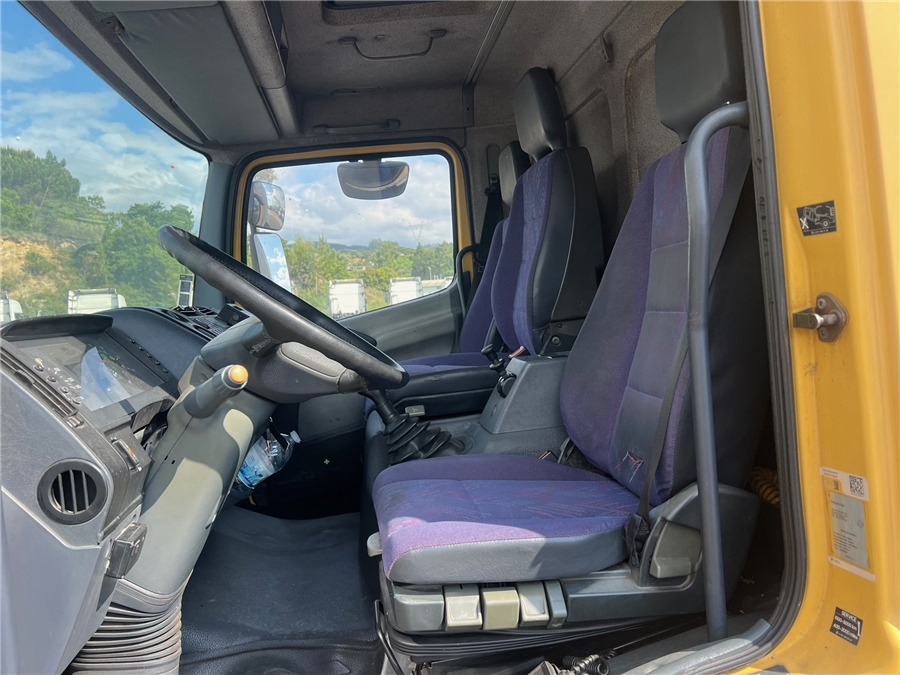 Camion frigorifique MERCEDES-BENZ 1318: photos 9