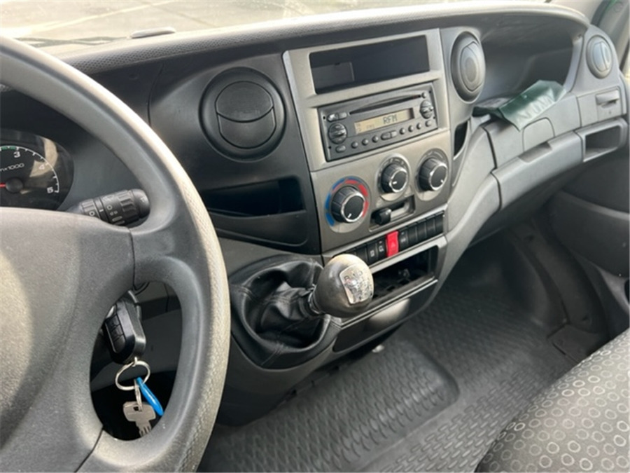 Véhicule utilitaire Iveco 35C17: photos 8