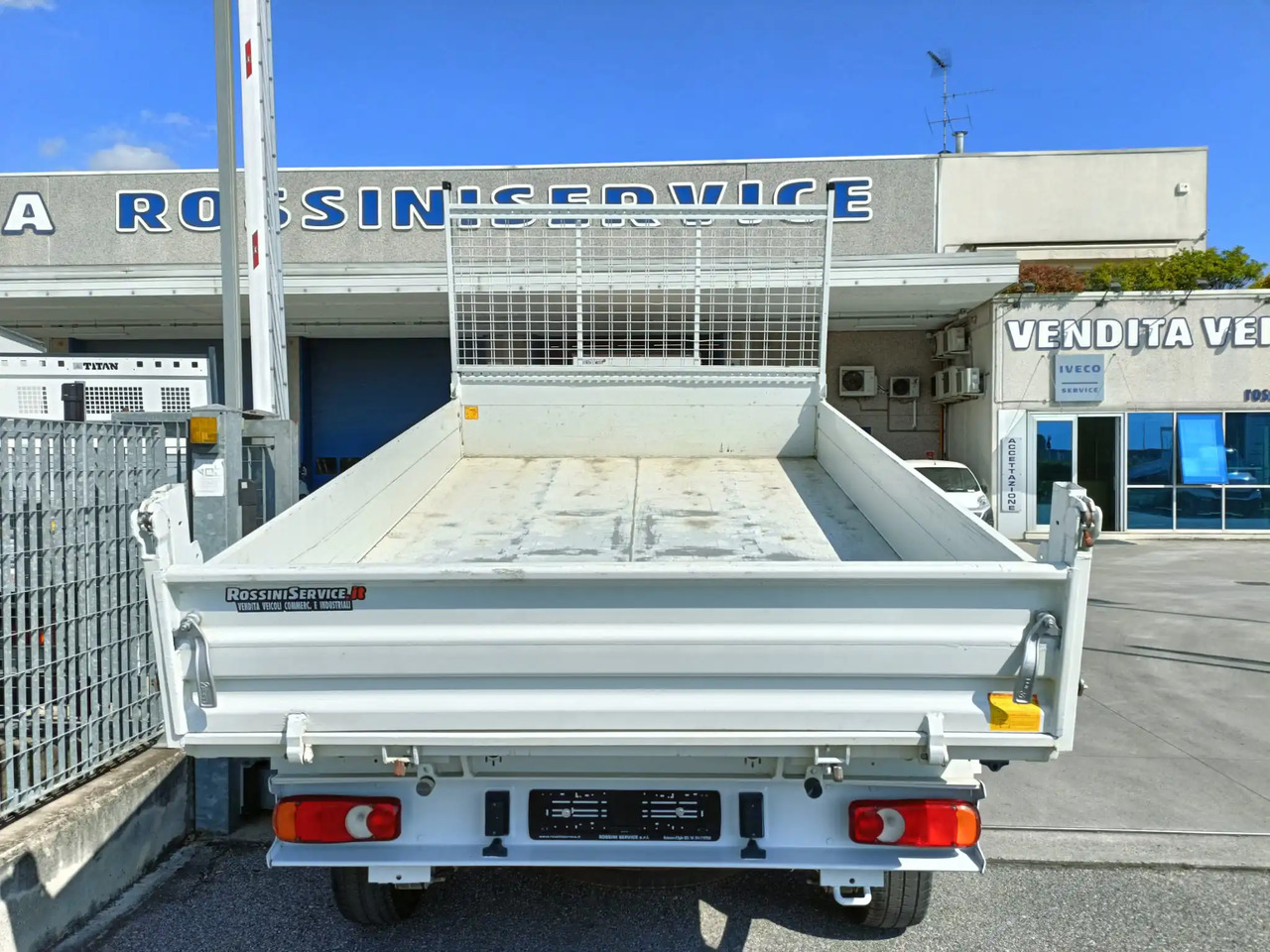 FIAT DUCATO RIBALTABILE 130 CV - Véhicule utilitaire benne: photos 4 FIAT DUCATO RIBALTABILE 130 CV - Véhicule utilitaire benne: photos 4
