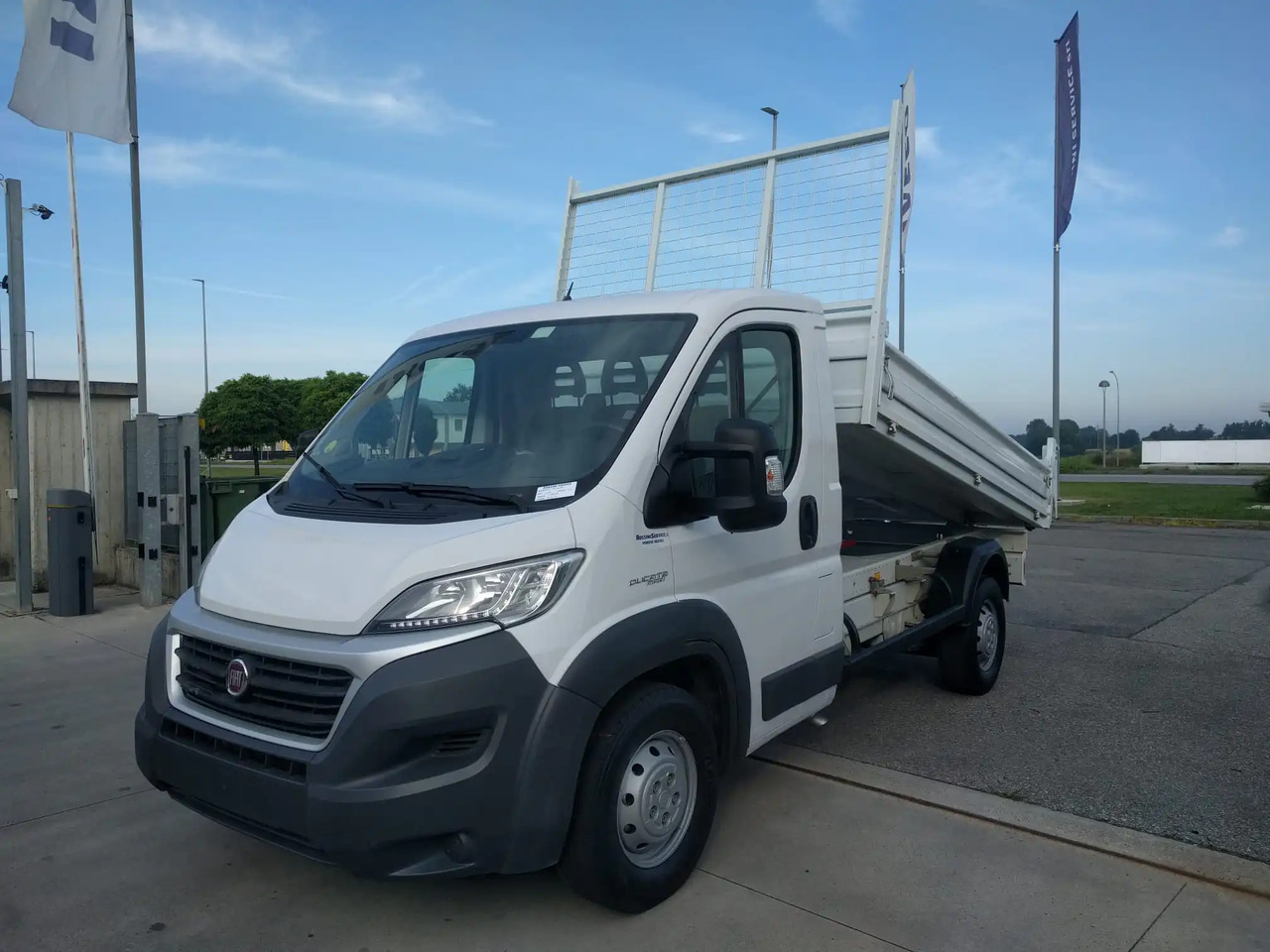 FIAT DUCATO RIBALTABILE - Véhicule utilitaire benne: photos 1 FIAT DUCATO RIBALTABILE - Véhicule utilitaire benne: photos 1