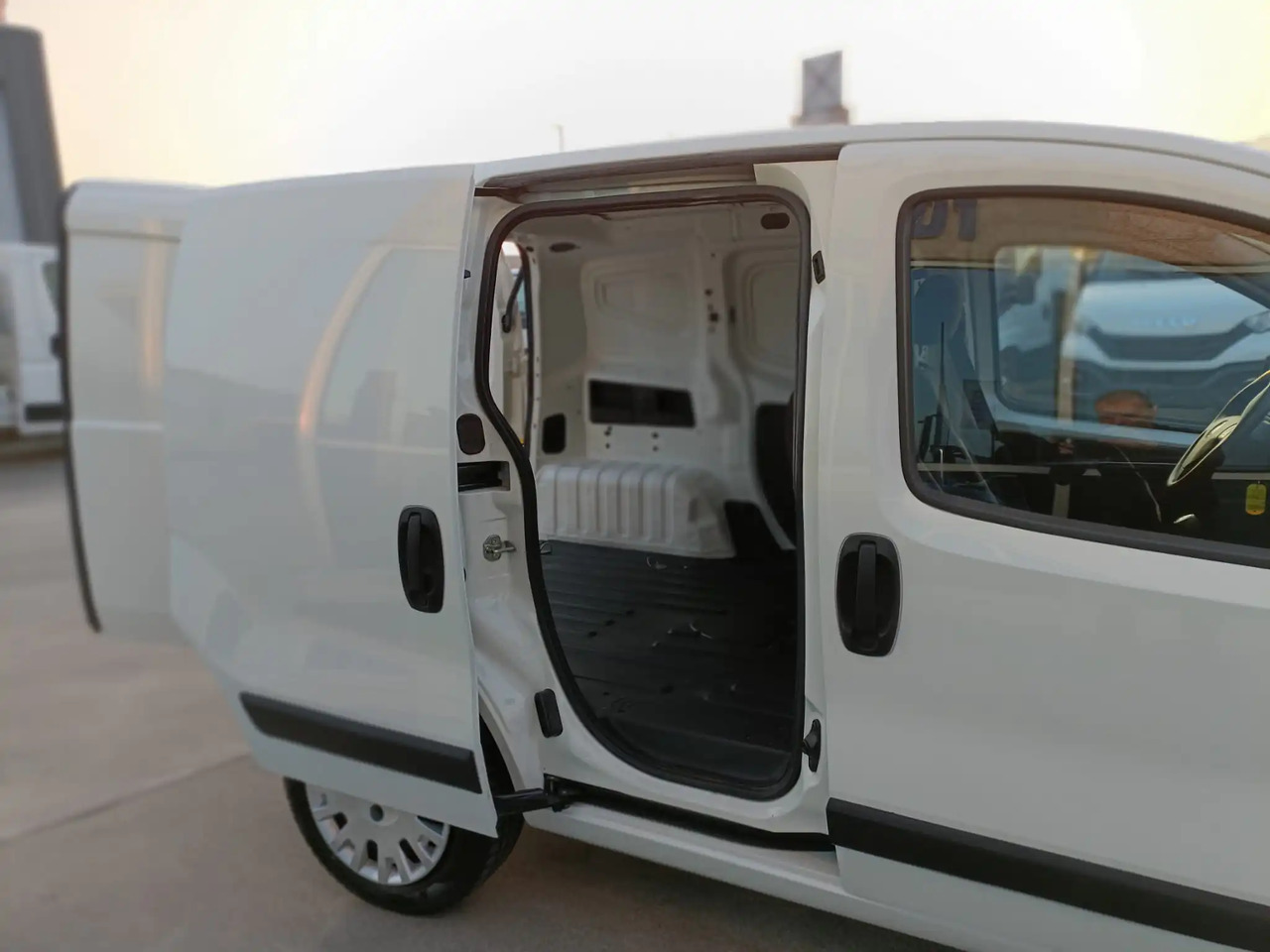 FIAT FIORINO - Fourgon utilitaire: photos 5 FIAT FIORINO - Fourgon utilitaire: photos 5