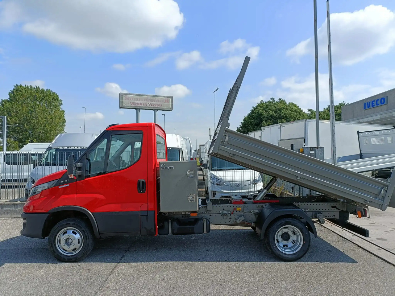 IVECO DAILY 35C12 RIBALTABILE - Véhicule utilitaire benne: photos 2 IVECO DAILY 35C12 RIBALTABILE - Véhicule utilitaire benne: photos 2