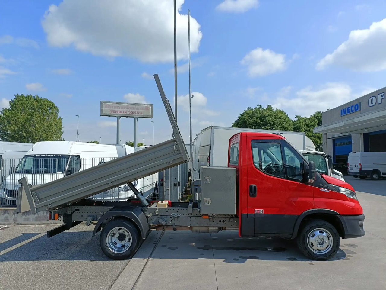 IVECO DAILY 35C12 RIBALTABILE - Véhicule utilitaire benne: photos 4 IVECO DAILY 35C12 RIBALTABILE - Véhicule utilitaire benne: photos 4