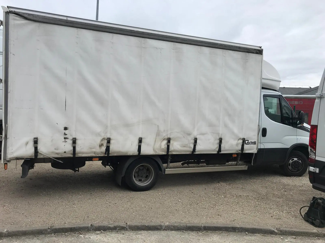 IVECO DAILY 35C16 CC 3000 - Véhicule utilitaire plateau baché: photos 2 IVECO DAILY 35C16 CC 3000 - Véhicule utilitaire plateau baché: photos 2