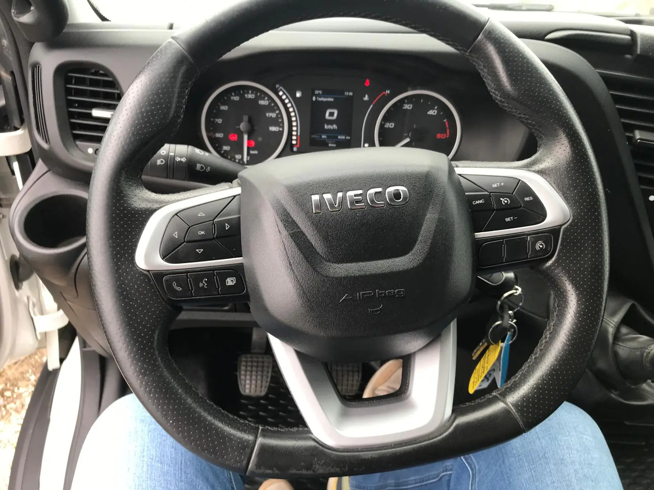 IVECO DAILY 35C16 CC 3000 - Véhicule utilitaire plateau baché: photos 3 IVECO DAILY 35C16 CC 3000 - Véhicule utilitaire plateau baché: photos 3