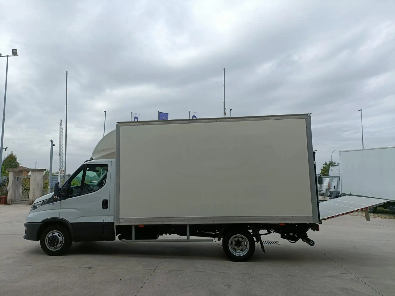 IVECO DAILY 35C16 - Fourgon: photos 2 IVECO DAILY 35C16 - Fourgon: photos 2