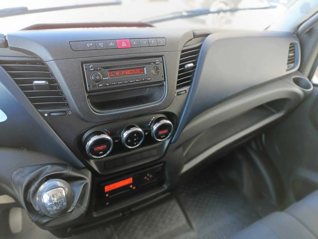 IVECO DAILY 60C18 RIBALTABILE CON GRU - Camion benne: photos 3 IVECO DAILY 60C18 RIBALTABILE CON GRU - Camion benne: photos 3