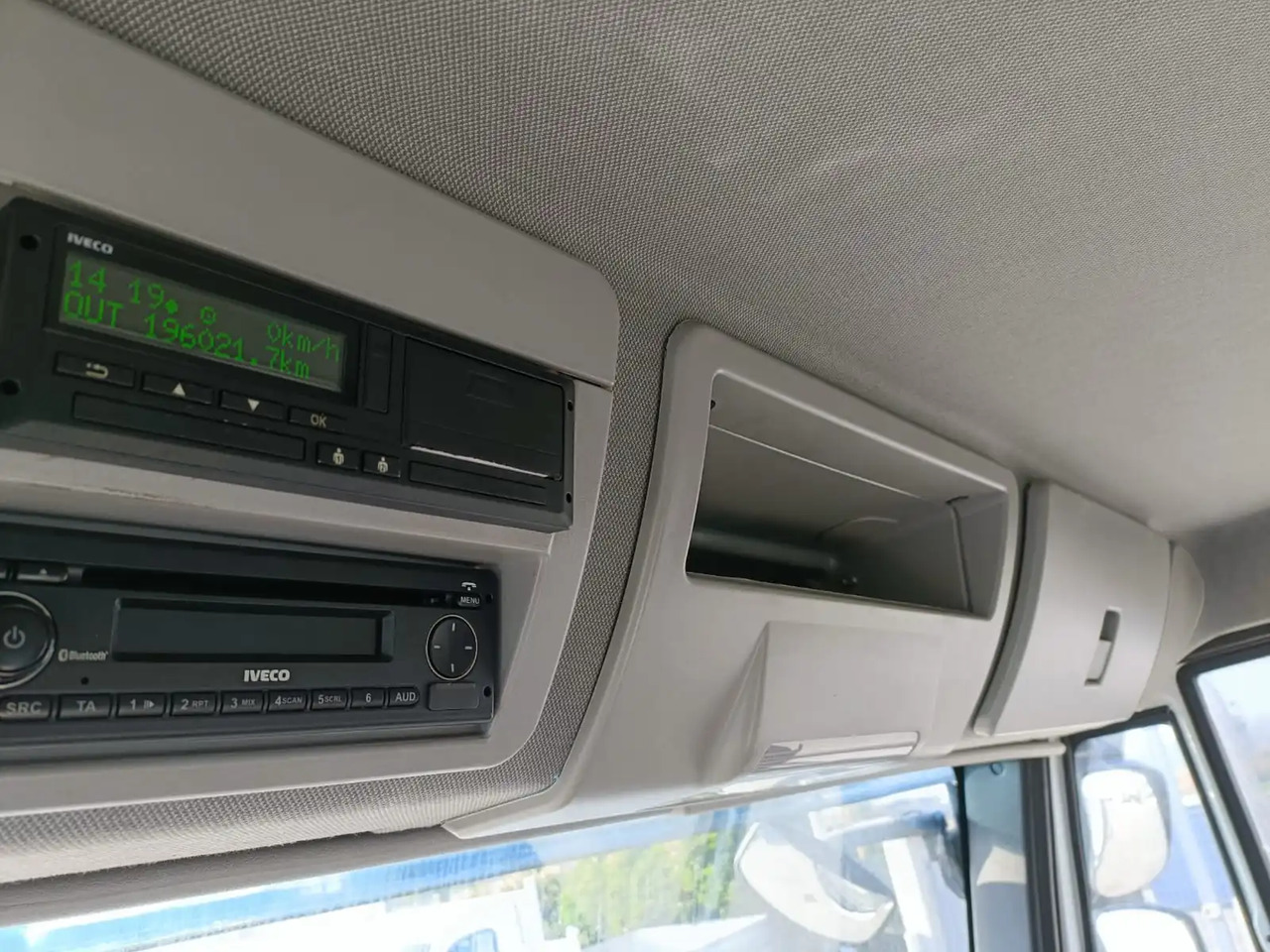 IVECO EUROCARGO 140E28P - Châssis cabine: photos 2 IVECO EUROCARGO 140E28P - Châssis cabine: photos 2