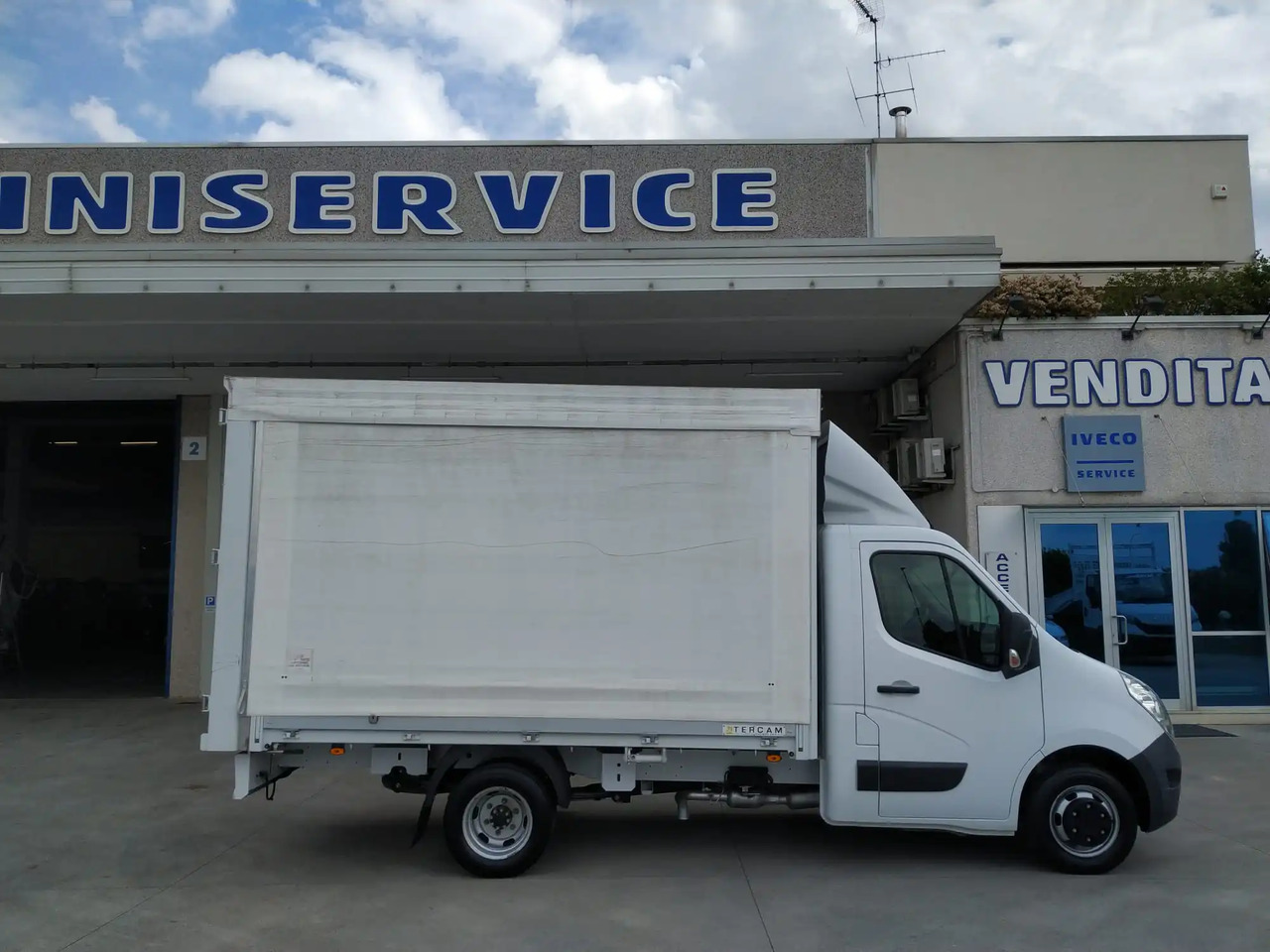 RENAULT MASTER L3XL T35 - Véhicule utilitaire plateau baché: photos 3 RENAULT MASTER L3XL T35 - Véhicule utilitaire plateau baché: photos 3