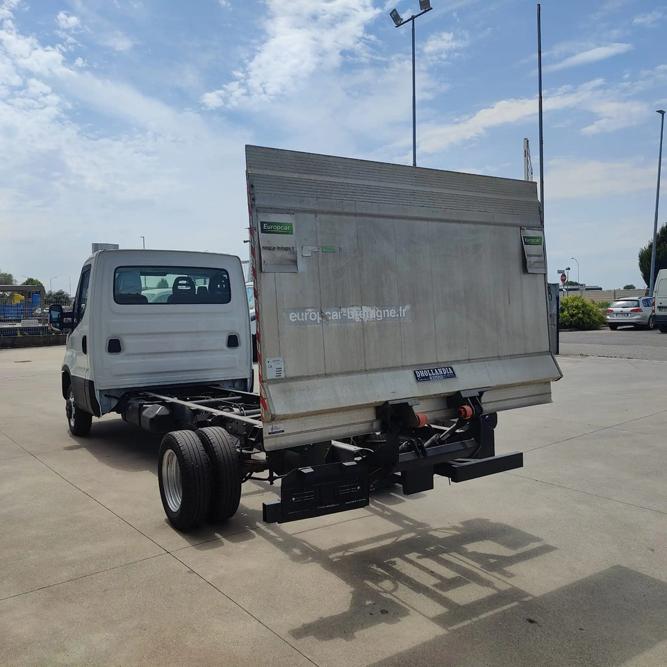 IVECO DAILY 35C14 - Véhicule utilitaire: photos 4 IVECO DAILY 35C14 - Véhicule utilitaire: photos 4