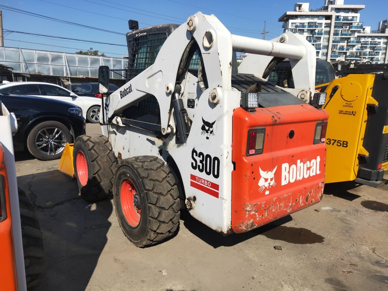 Bobcat S300 - Mini chargeuse: photos 1 Bobcat S300 - Mini chargeuse: photos 1