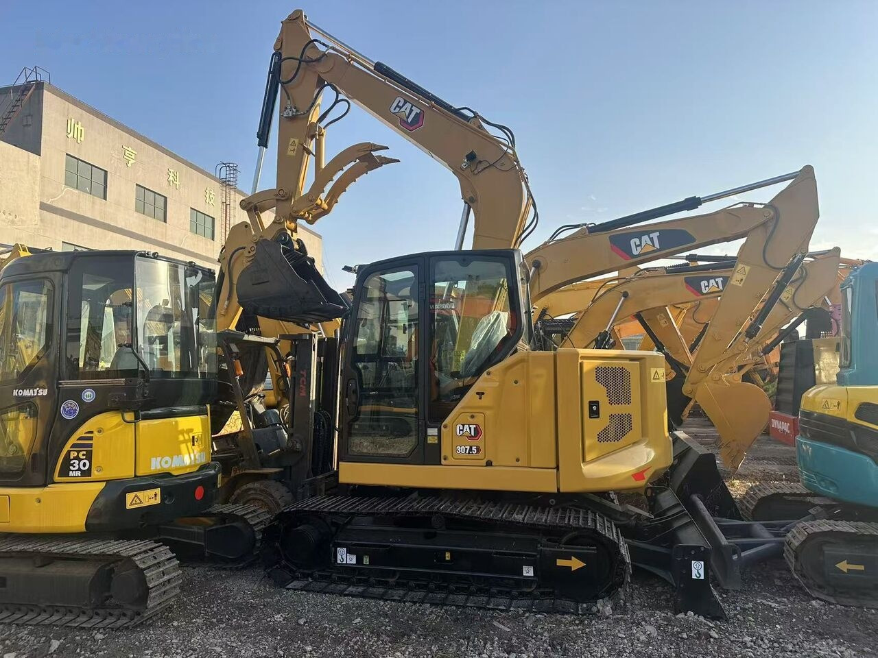 Caterpillar 307.5 - Pelle sur chenille: photos 1 Caterpillar 307.5 - Pelle sur chenille: photos 1