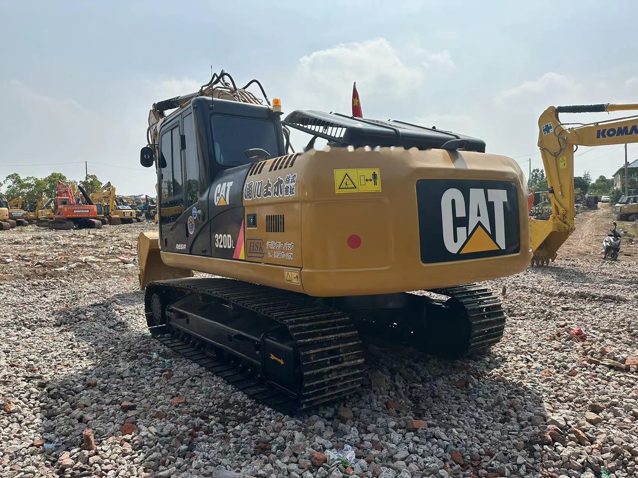 Caterpillar 320D2 - Pelle sur chenille: photos 1 Caterpillar 320D2 - Pelle sur chenille: photos 1
