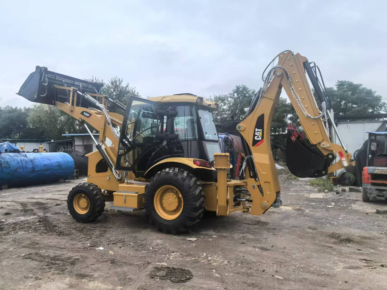 Caterpillar 420F - Tractopelle: photos 2 Caterpillar 420F - Tractopelle: photos 2