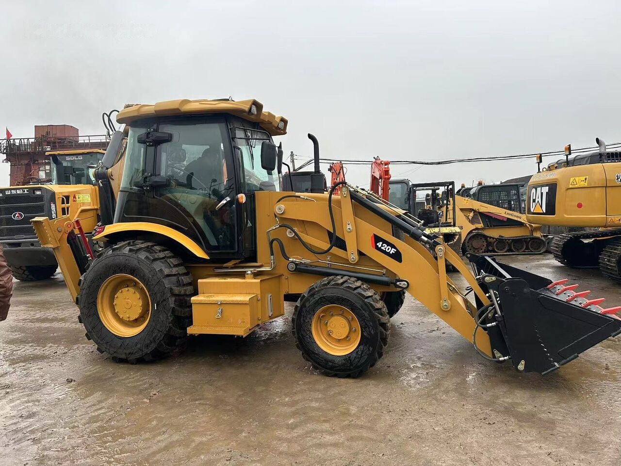 Caterpillar 420F - Tractopelle: photos 5 Caterpillar 420F - Tractopelle: photos 5