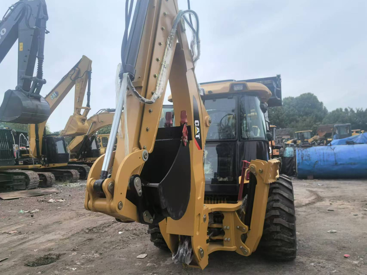 Caterpillar 420F - Tractopelle: photos 3 Caterpillar 420F - Tractopelle: photos 3