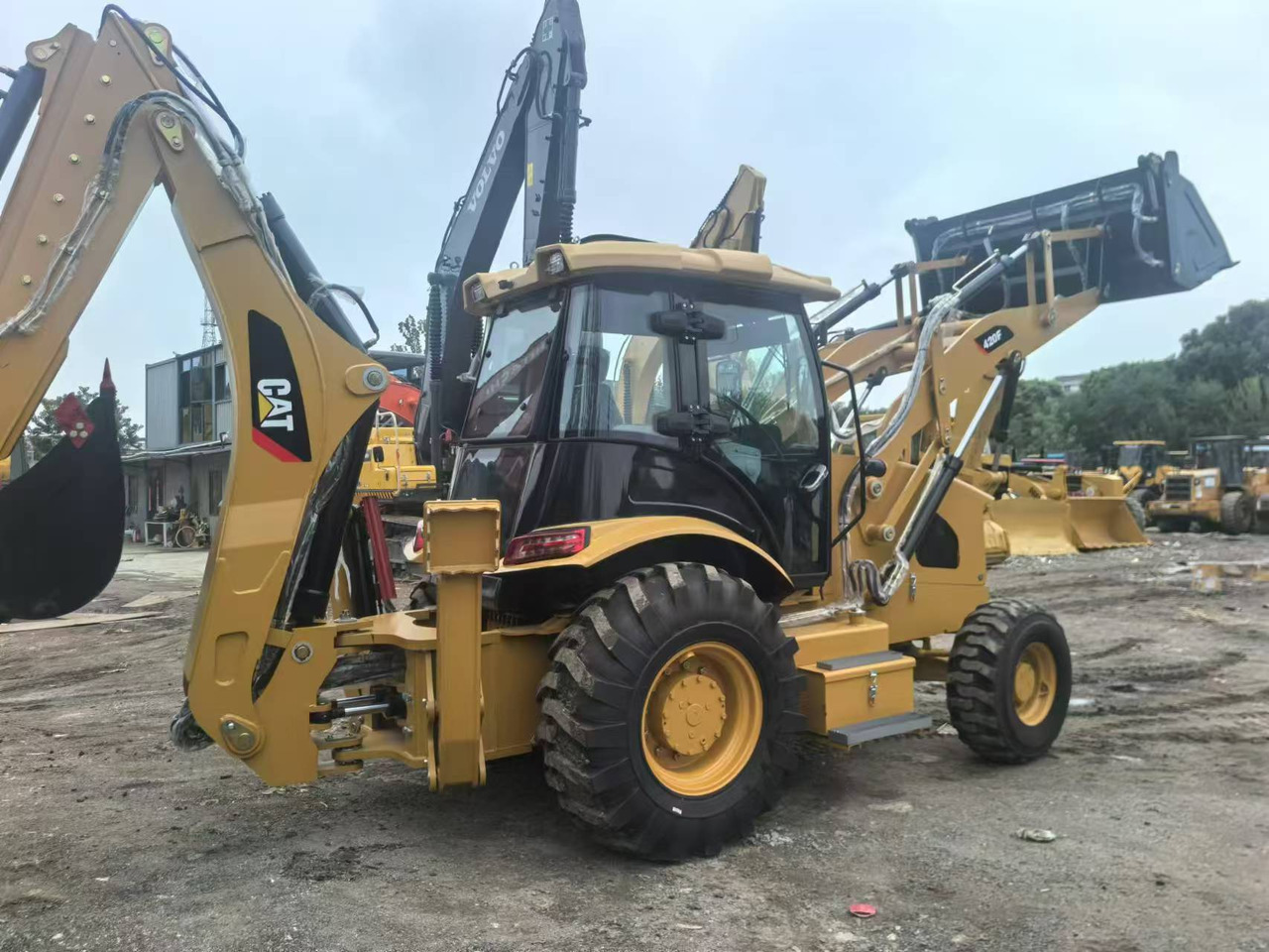 Caterpillar 420F - Tractopelle: photos 1 Caterpillar 420F - Tractopelle: photos 1