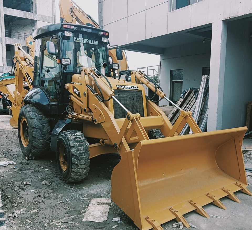 Caterpillar 430F - Tractopelle: photos 1 Caterpillar 430F - Tractopelle: photos 1