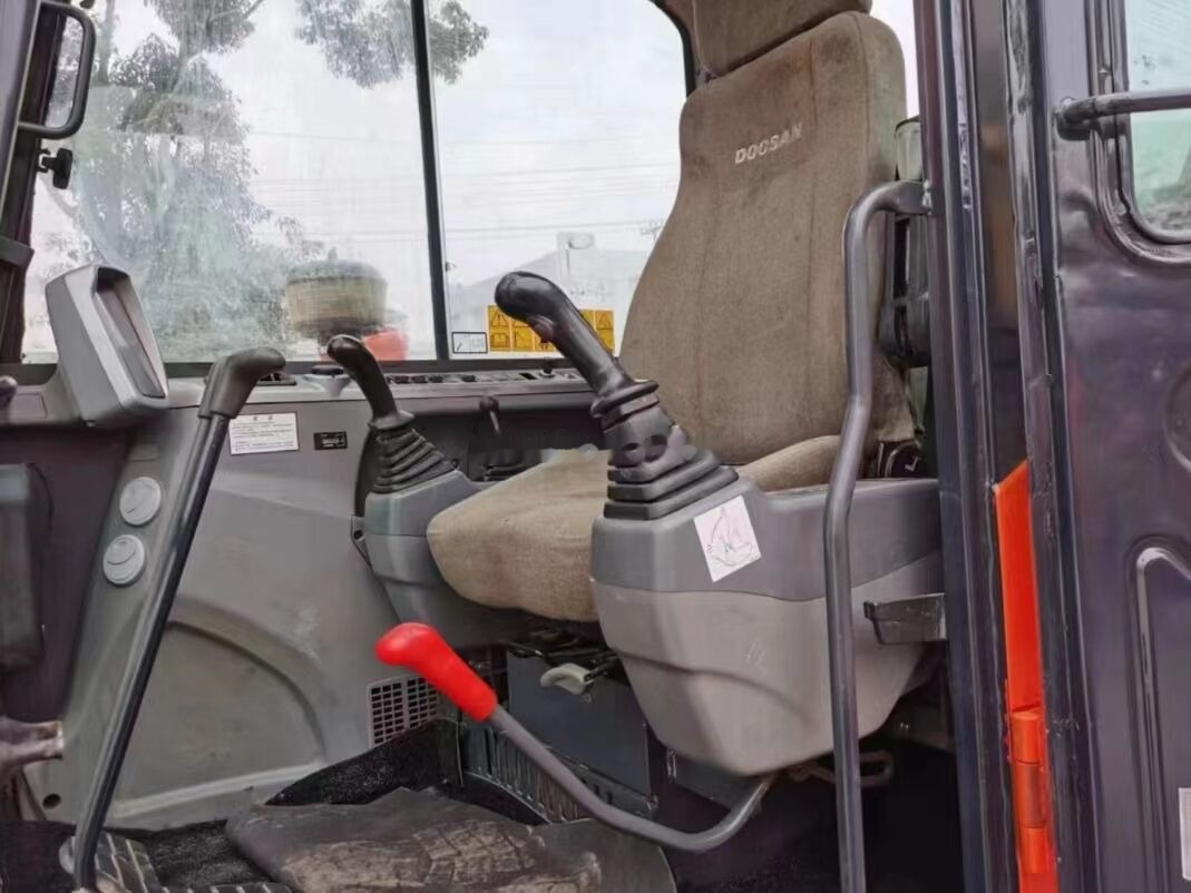 Doosan DX55 - Pelle sur chenille: photos 3 Doosan DX55 - Pelle sur chenille: photos 3