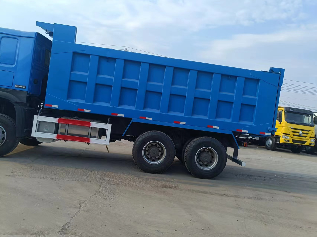 HOWO 371 6X4 - Camion benne: photos 2 HOWO 371 6X4 - Camion benne: photos 2