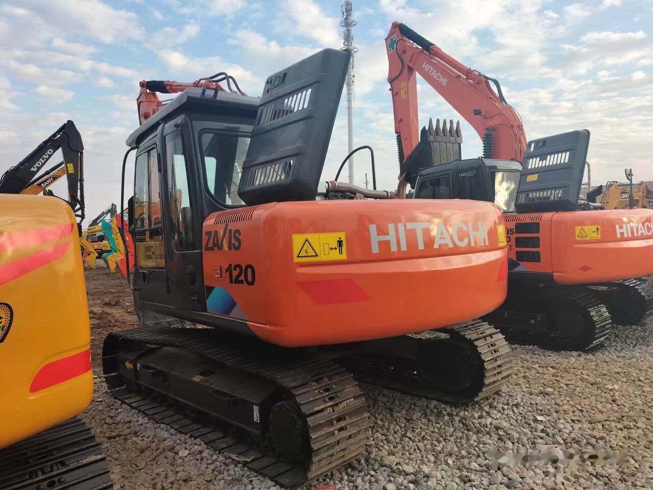 Hitachi ZX120 - Pelle sur chenille: photos 2 Hitachi ZX120 - Pelle sur chenille: photos 2