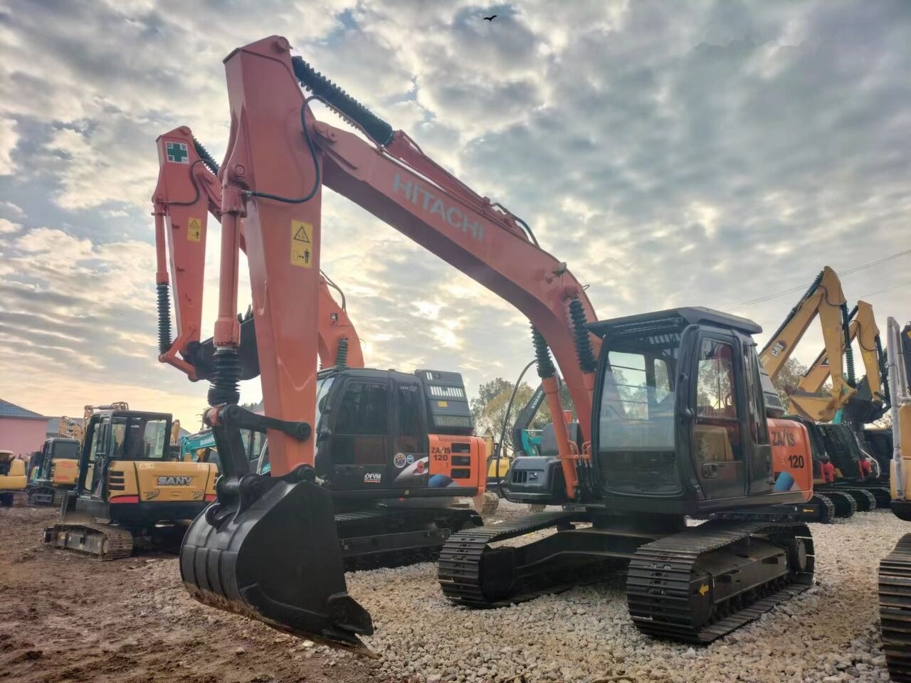 Hitachi ZX120 - Pelle sur chenille: photos 1 Hitachi ZX120 - Pelle sur chenille: photos 1