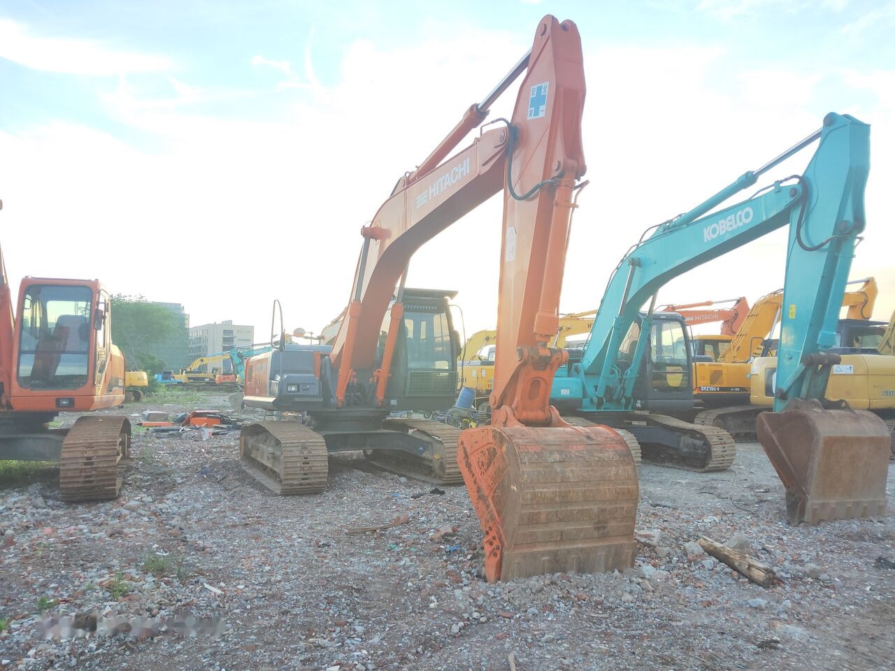 Hitachi ZX210 - Pelle sur chenille: photos 4 Hitachi ZX210 - Pelle sur chenille: photos 4