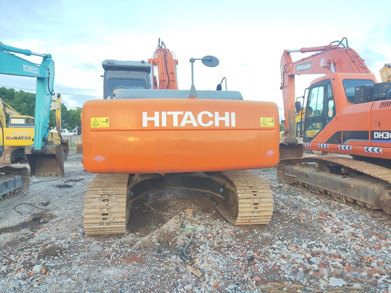 Hitachi ZX210 - Pelle sur chenille: photos 2 Hitachi ZX210 - Pelle sur chenille: photos 2