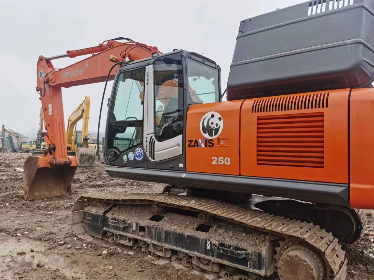 Hitachi ZX250 - Pelle sur chenille: photos 4 Hitachi ZX250 - Pelle sur chenille: photos 4