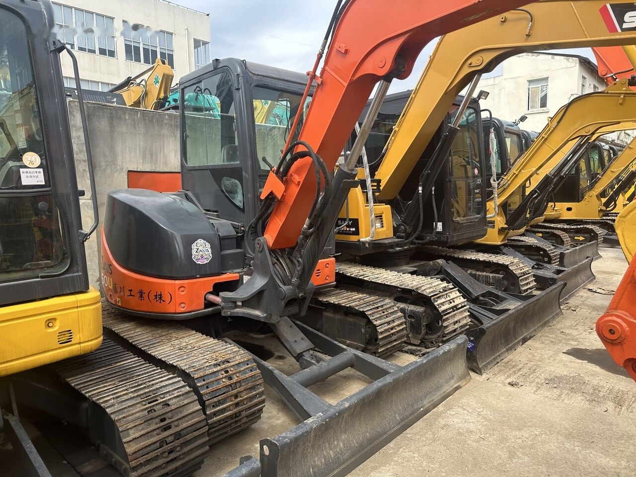 Hitachi ZX50U-2 - Mini pelle: photos 3 Hitachi ZX50U-2 - Mini pelle: photos 3
