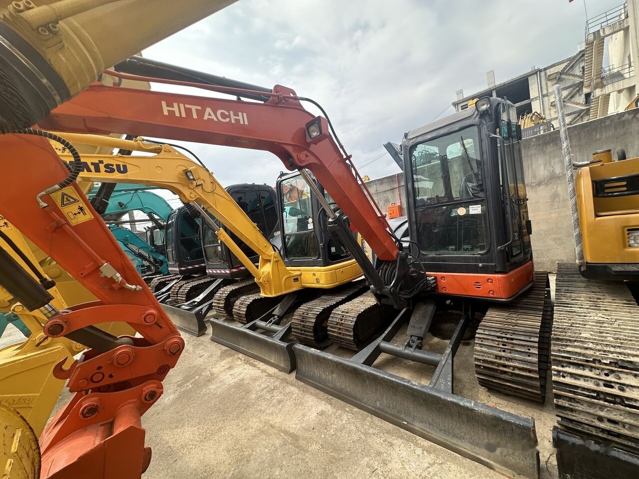 Hitachi ZX50U-2 - Mini pelle: photos 2 Hitachi ZX50U-2 - Mini pelle: photos 2