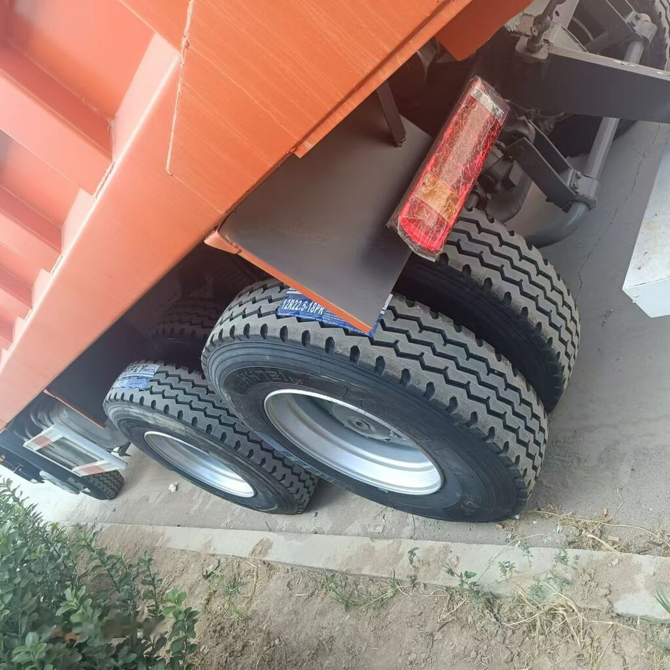 Howo 371 6*4 new tires - Camion benne: photos 4 Howo 371 6*4 new tires - Camion benne: photos 4