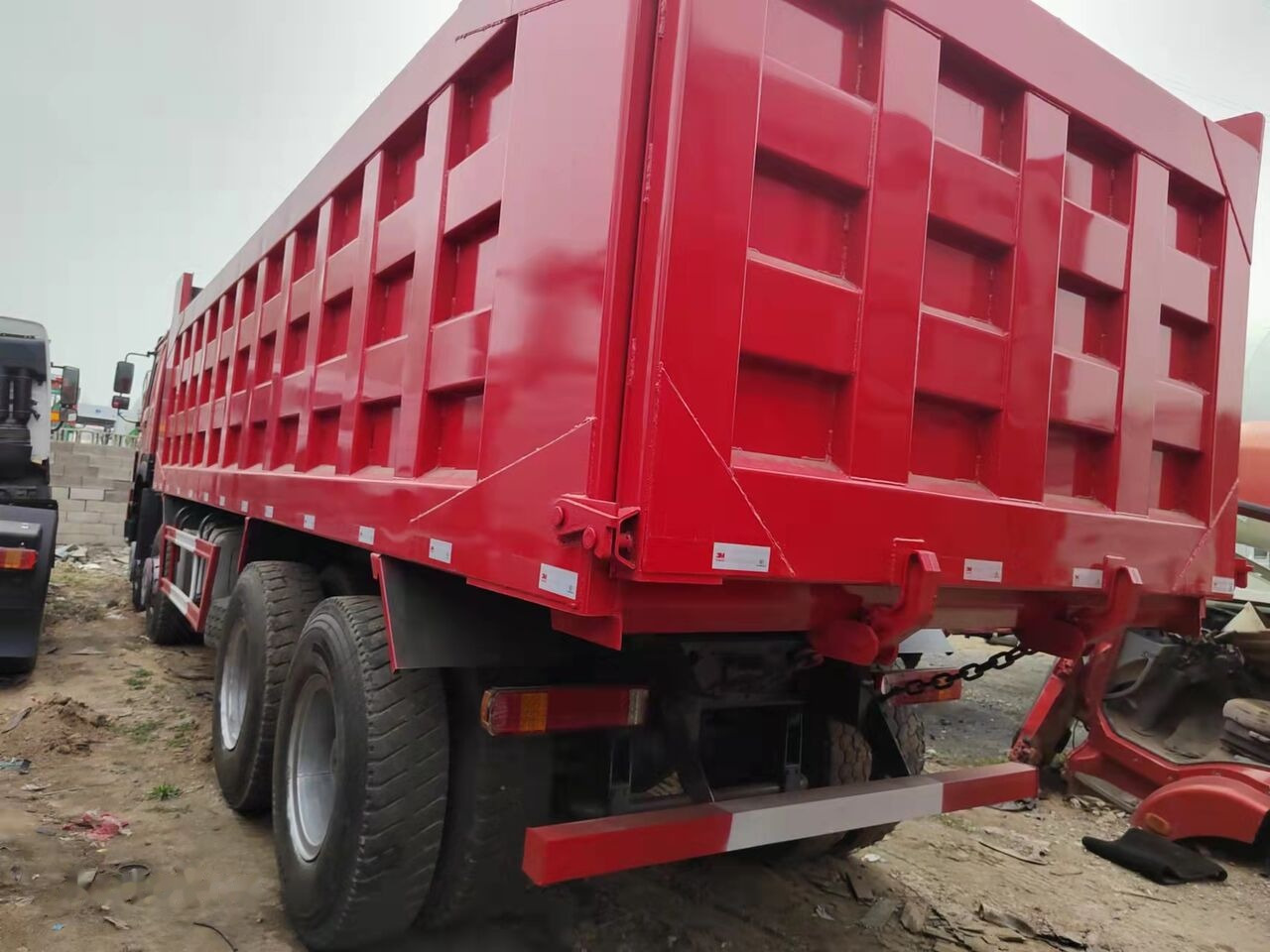 Howo 375 8x4 - Camion benne: photos 4 Howo 375 8x4 - Camion benne: photos 4