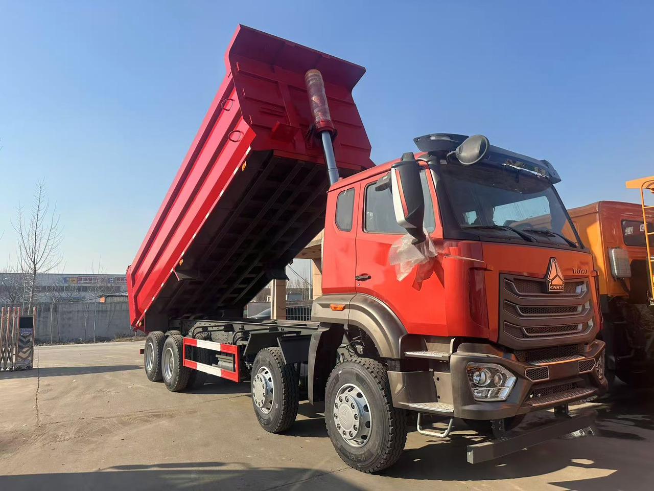 Howo HAOHAN DUMP TRUCK 8X4 - Camion benne: photos 2 Howo HAOHAN DUMP TRUCK 8X4 - Camion benne: photos 2