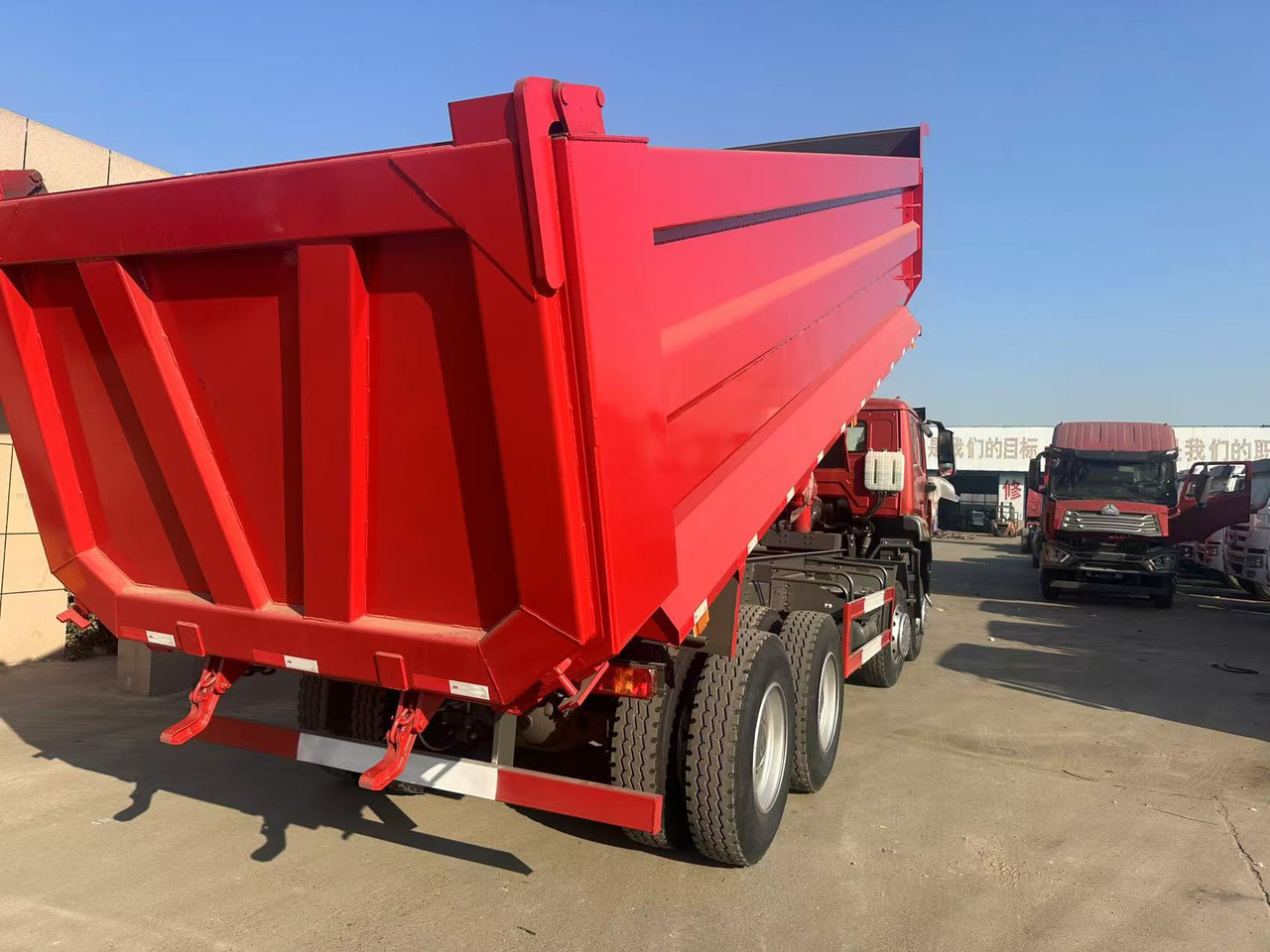 Howo HAOHAN DUMP TRUCK 8X4 - Camion benne: photos 5 Howo HAOHAN DUMP TRUCK 8X4 - Camion benne: photos 5