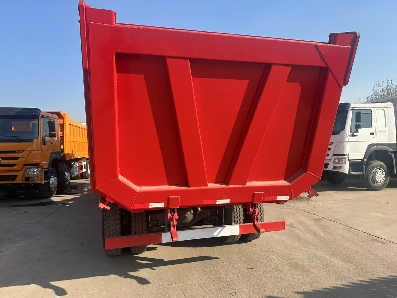 Howo HAOHAN DUMP TRUCK 8X4 - Camion benne: photos 3 Howo HAOHAN DUMP TRUCK 8X4 - Camion benne: photos 3