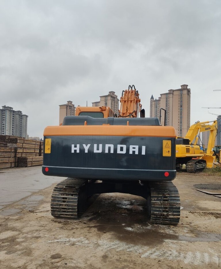 Hyundai R220LC-9s - Pelle sur chenille: photos 1 Hyundai R220LC-9s - Pelle sur chenille: photos 1