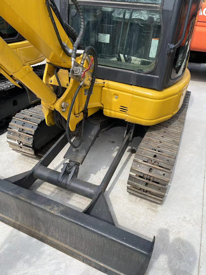 KOMATSU PC30MR-3 - Mini pelle: photos 1 KOMATSU PC30MR-3 - Mini pelle: photos 1