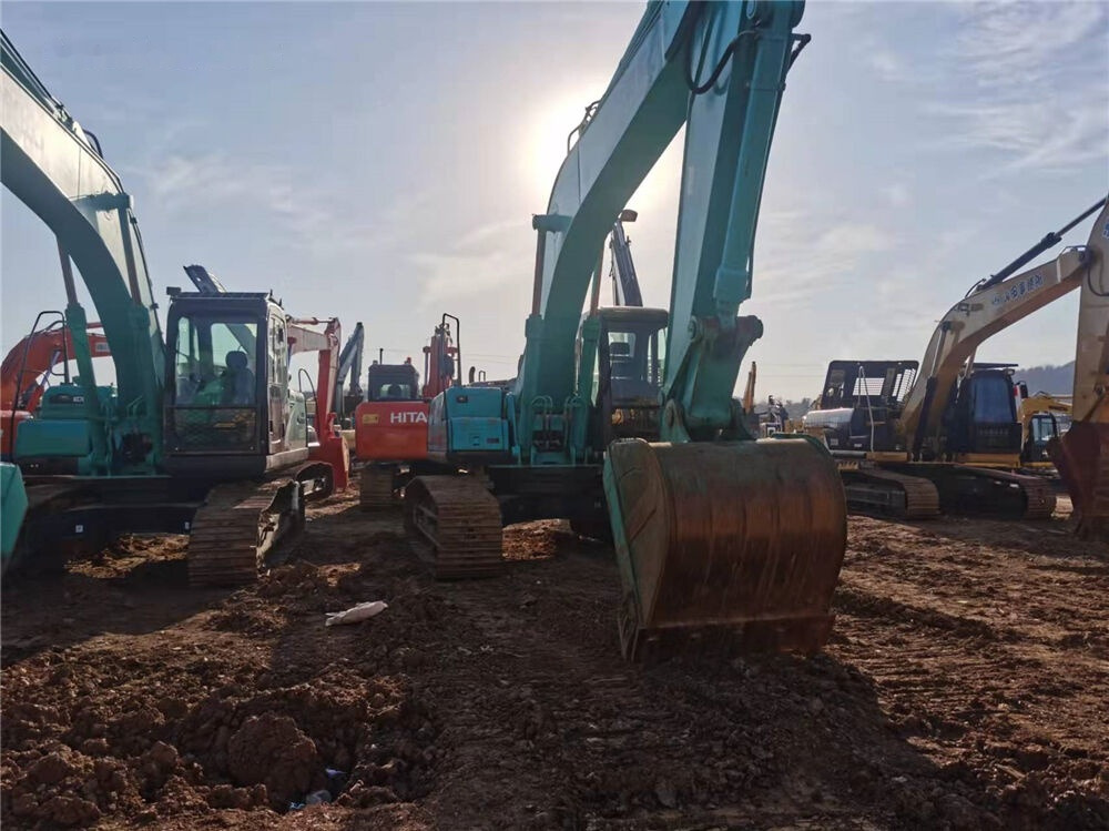 Kobelco SK210LC - Pelle sur chenille: photos 3 Kobelco SK210LC - Pelle sur chenille: photos 3